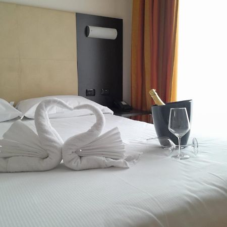 Elysium Hotel Raya Mediglia Dış mekan fotoğraf