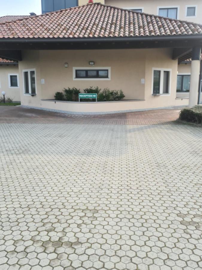 Elysium Hotel Raya Mediglia Dış mekan fotoğraf