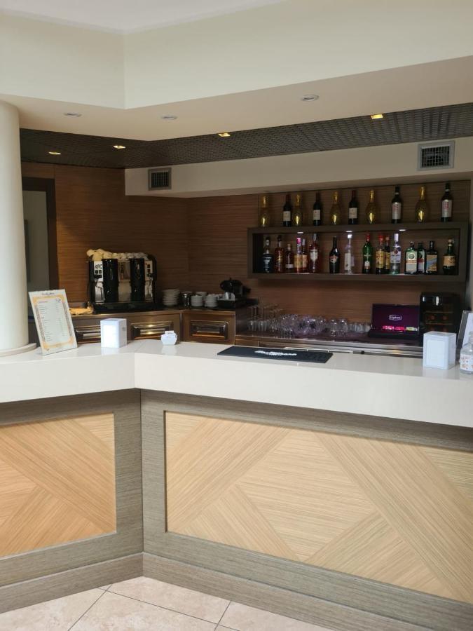 Elysium Hotel Raya Mediglia Dış mekan fotoğraf
