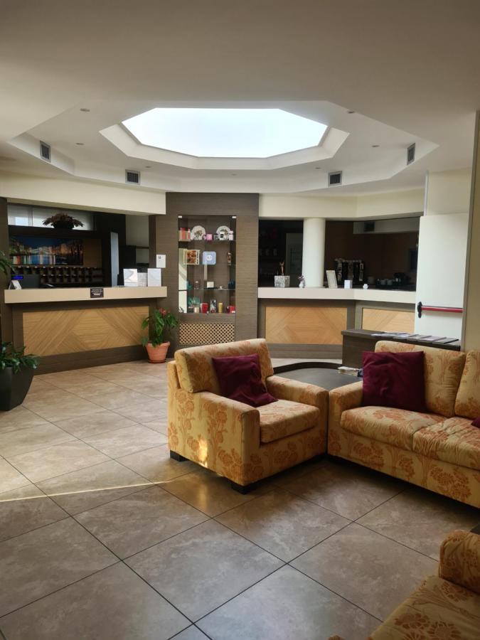 Elysium Hotel Raya Mediglia Dış mekan fotoğraf