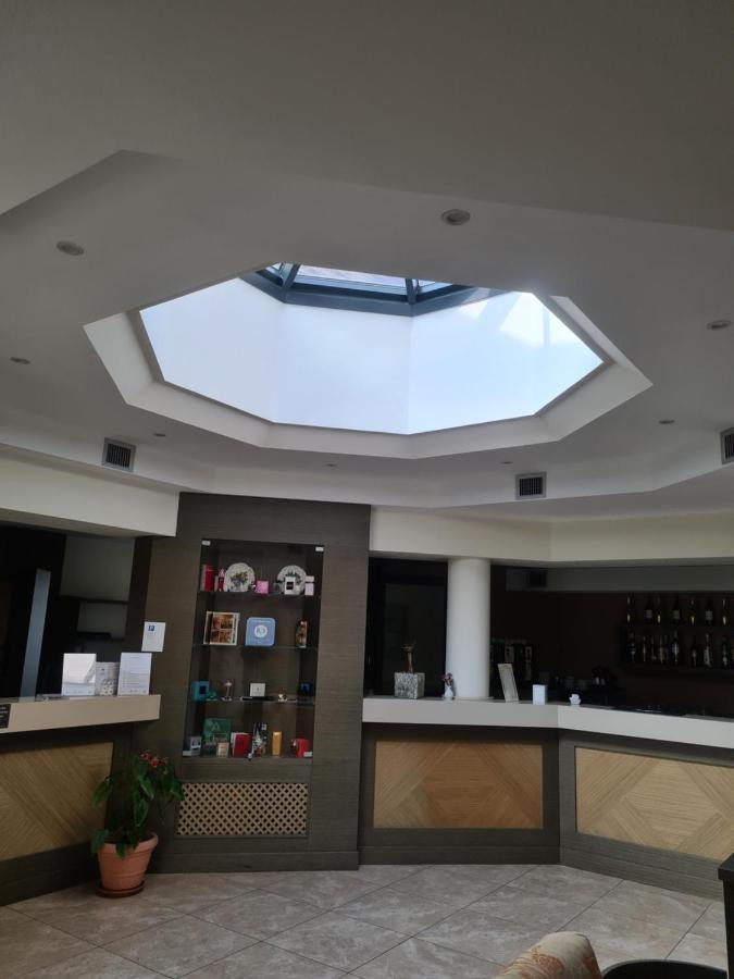 Elysium Hotel Raya Mediglia Dış mekan fotoğraf
