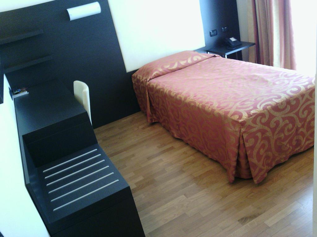 Elysium Hotel Raya Mediglia Dış mekan fotoğraf