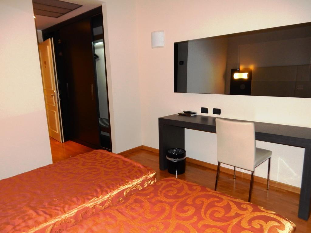 Elysium Hotel Raya Mediglia Dış mekan fotoğraf