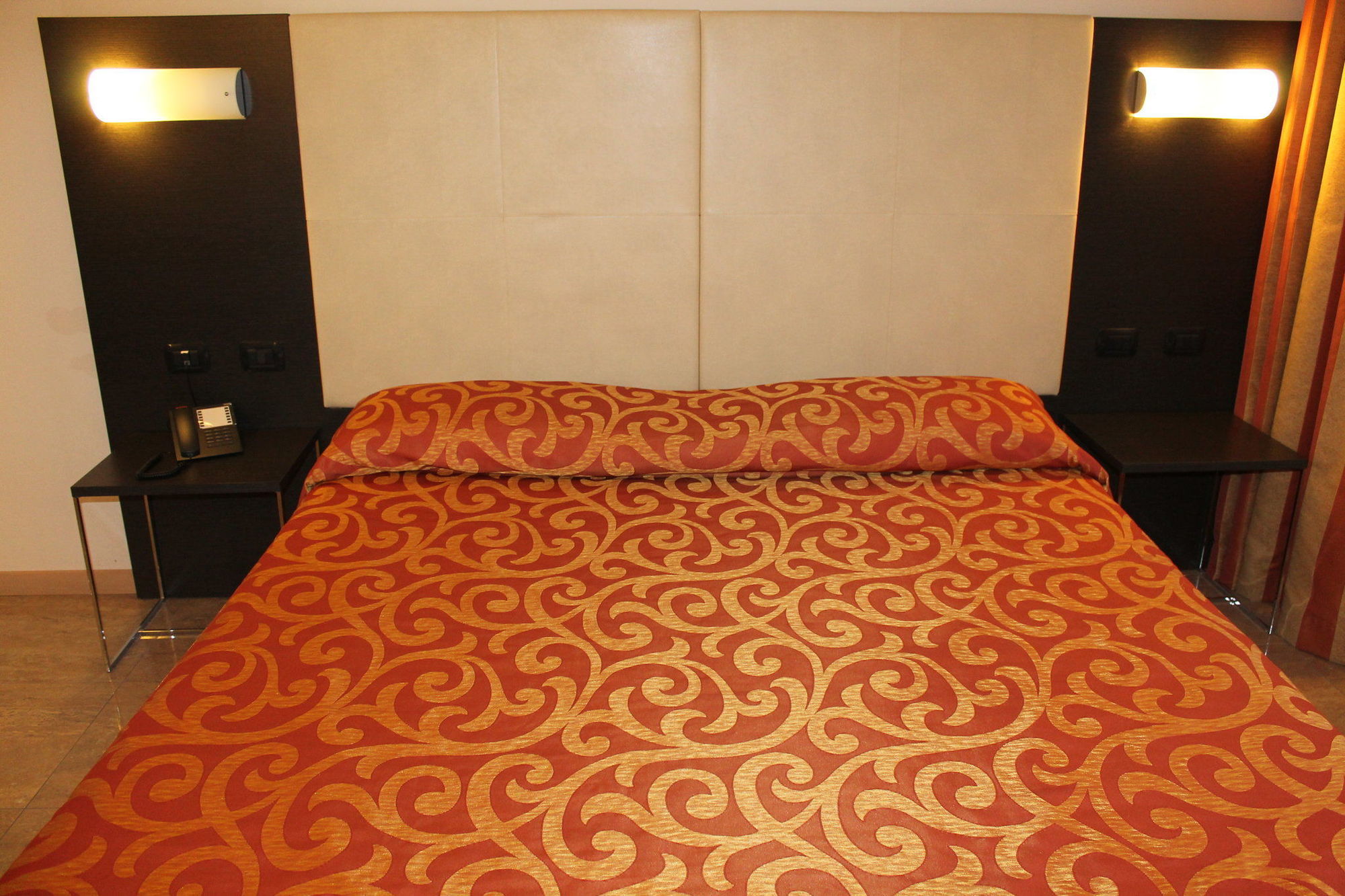 Elysium Hotel Raya Mediglia Dış mekan fotoğraf