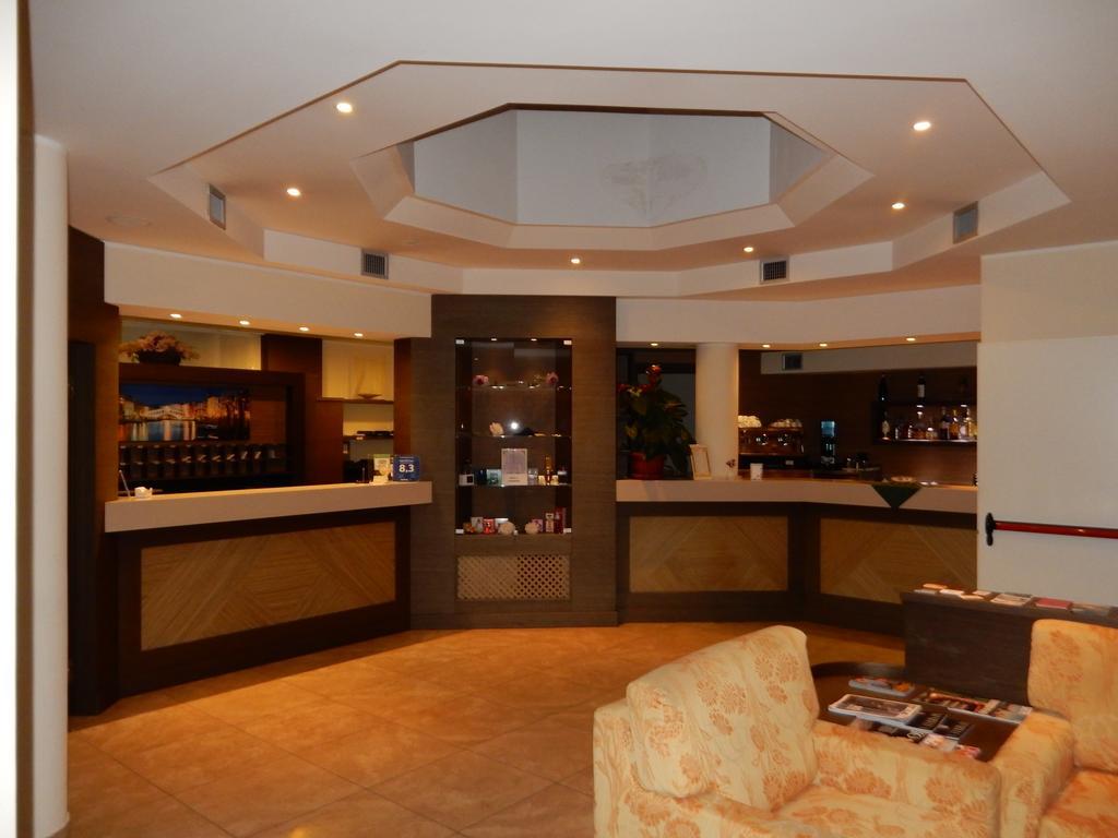 Elysium Hotel Raya Mediglia Dış mekan fotoğraf