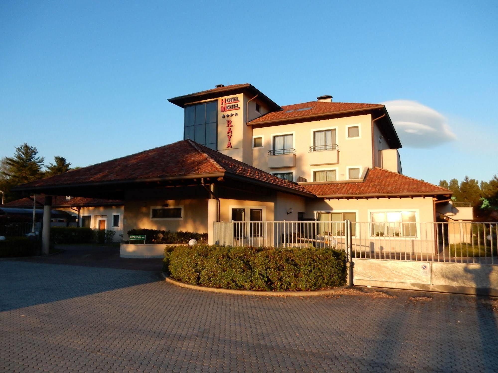 Elysium Hotel Raya Mediglia Dış mekan fotoğraf