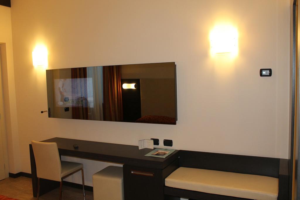Elysium Hotel Raya Mediglia Dış mekan fotoğraf